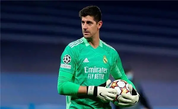 تيبو كورتوا يمدد عقده مع ريال مدريد حتى 2027