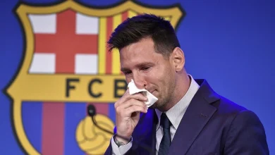 عودة ميسي إلى برشلونة من جديد.. هل تتعثر بسبب خلافاته مع لابورتا؟
