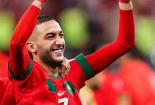 أعلن نادي الوداد الرياضي المغربي، الجمعة، تعاقده مع الدولي حكيم زياش، لاعب تشيلسي وغالاطة سراي السابق، في صفقة انتقال حر، بعد انتهاء تعاقده مع الدحيل القطري نهاية مايو الماضي.